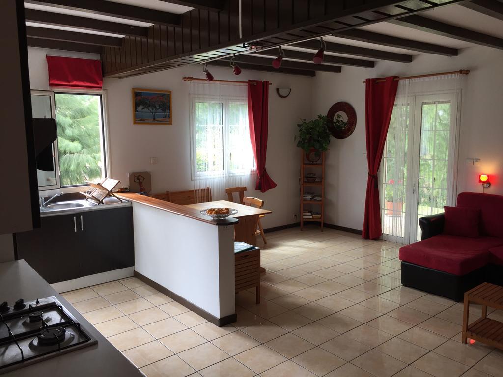 Meuble De Tourisme "Au Bord De La Mare" Villa Salazie Dış mekan fotoğraf