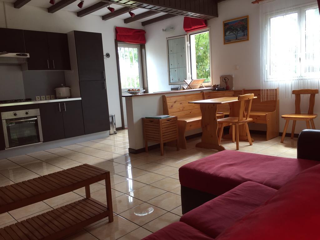 Meuble De Tourisme "Au Bord De La Mare" Villa Salazie Dış mekan fotoğraf